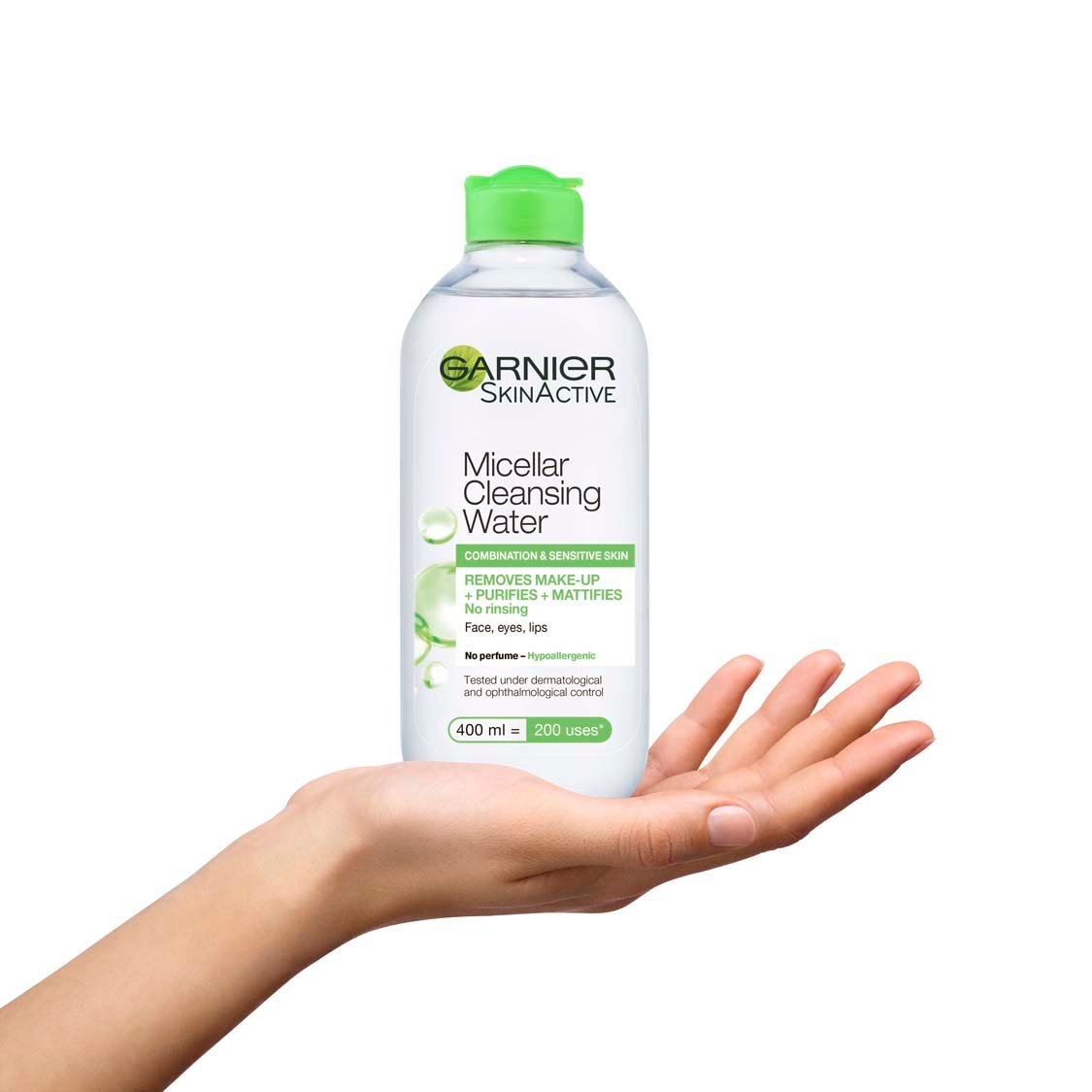 3600542263887 Garnier SkinActive Face Micellar Cleansing Water Combination Sensitive in hand